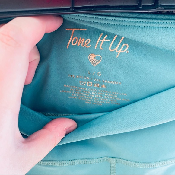 Tone It Up Leggings - Picture 6 of 6